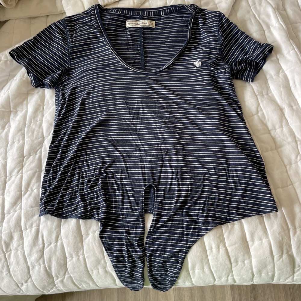 Abercrombie navy blue stripped cotton top